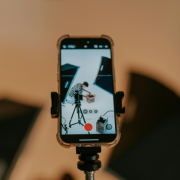 解析全球直播专线质量评判标准,助力海外流畅直播