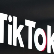 如何在美国TikTok直播?必备条件与操作要点详解